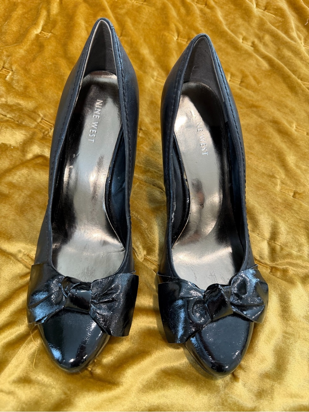 Nine West Black Patent Pointed-Toe Pumps with Bow Accent
